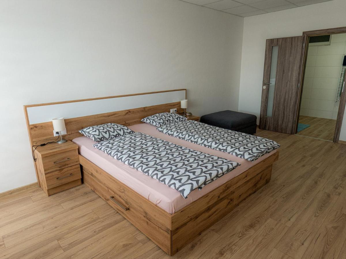 Apartmany Motocentrum คาลูชา ภายนอก รูปภาพ