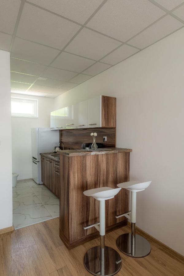 Apartmany Motocentrum คาลูชา ภายนอก รูปภาพ